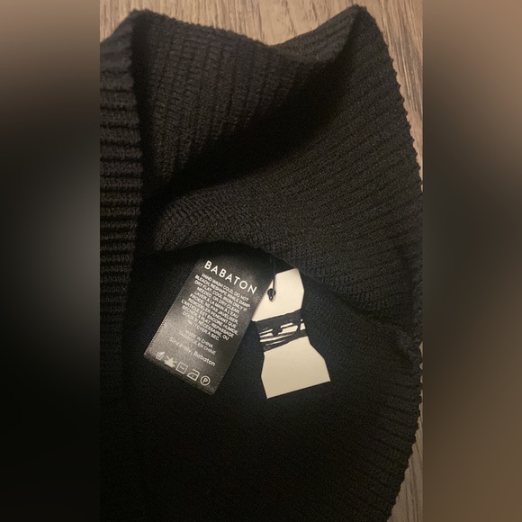 NO OFFERS PLEASE ❤️ Brand New ARITZIA Babaton Skirt Set - Picture 7 of 11